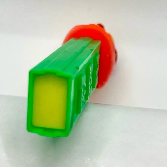 Vintage PEZ Chick in the Egg With Hat Candy Dispenser - Picture 5 of 6
